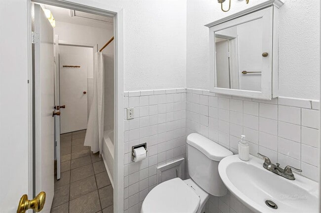 Building Photo - 32 E Rivercrest Dr
