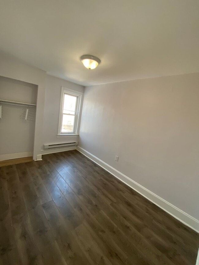 Building Photo - 1725 Monument St