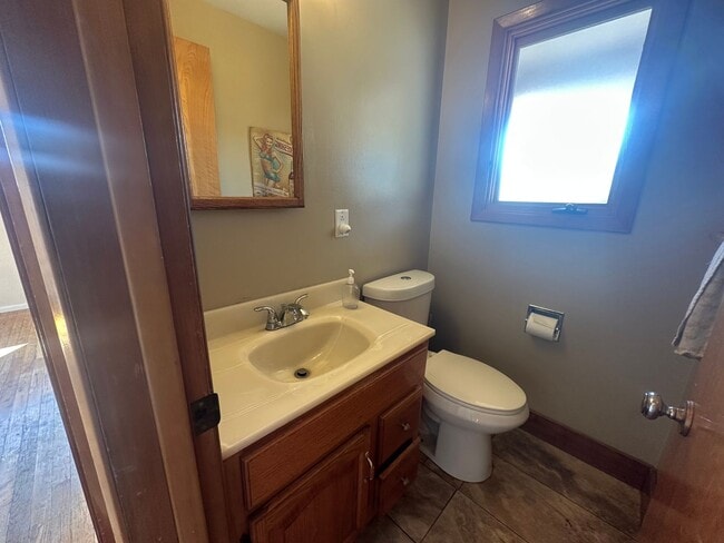 Building Photo - $200 discount for first month rent