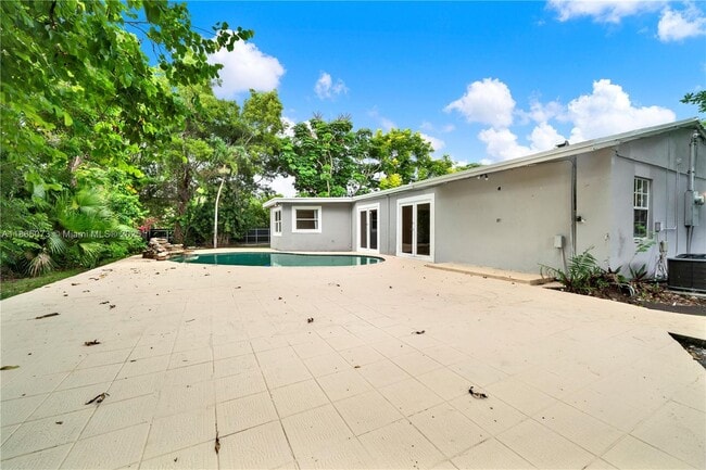 Building Photo - 15831 Palmetto Club Dr