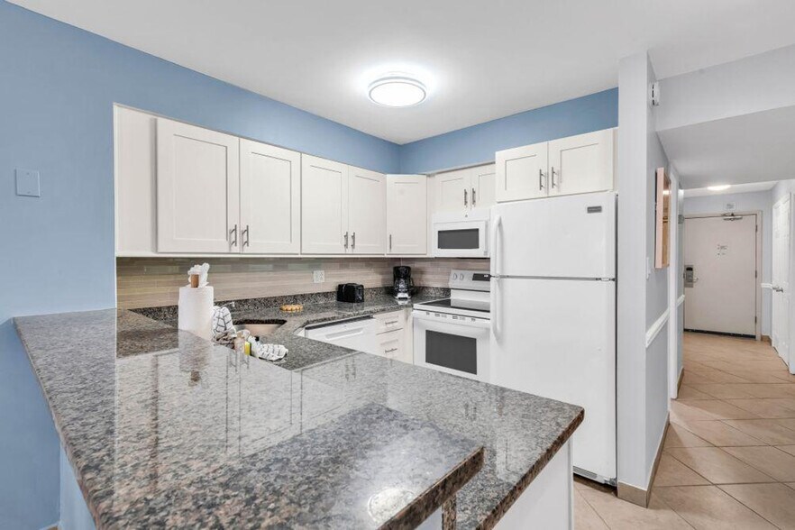 Building Photo - 2500 N Ocean Blvd