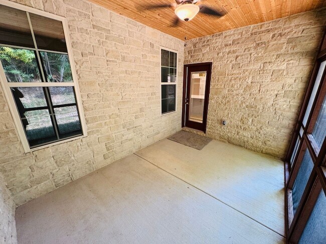Building Photo - 118 Nickolas Cir