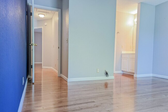 Building Photo - Stylish 4-Bed, 3.5-Bath Rental with Great ...