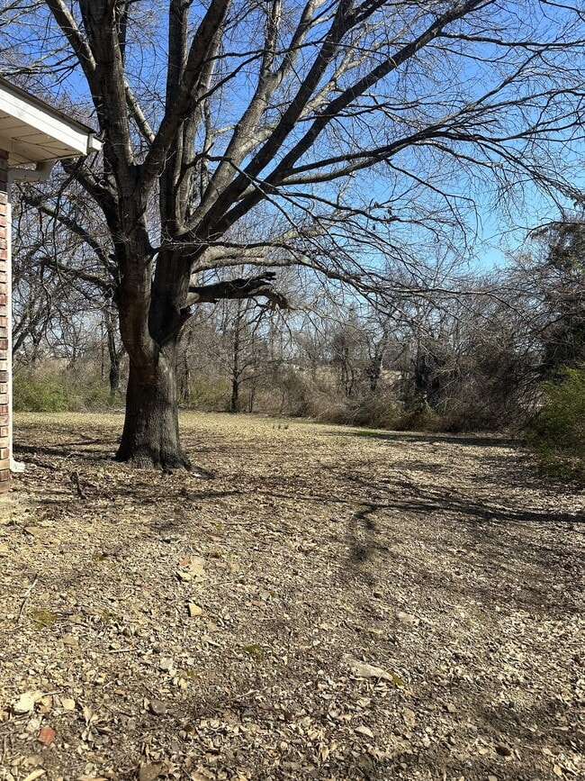 Building Photo - 3607 S Pocola Blvd