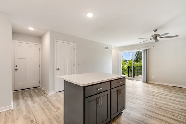 Building Photo - W219N16241 Primrose Ct