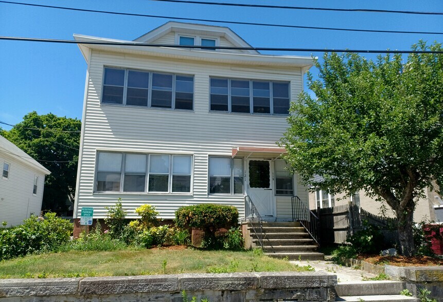 Front of House - 121 Mount Washington St