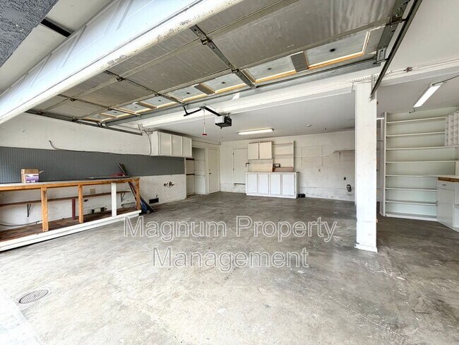 Building Photo - 23775 Cruise Cir Dr