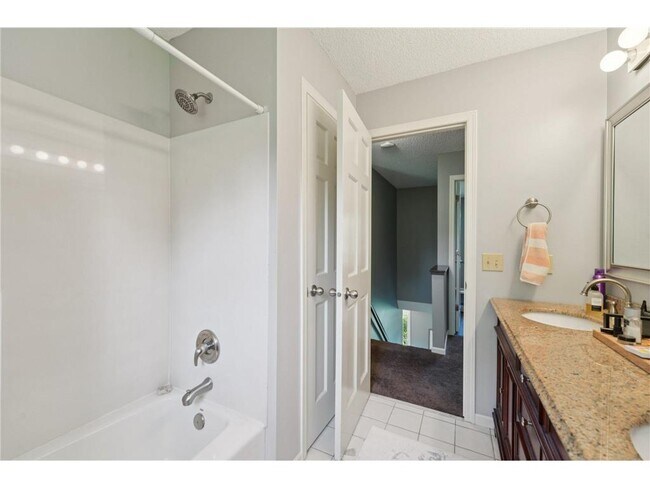 Building Photo - 1477X Langdon Pl