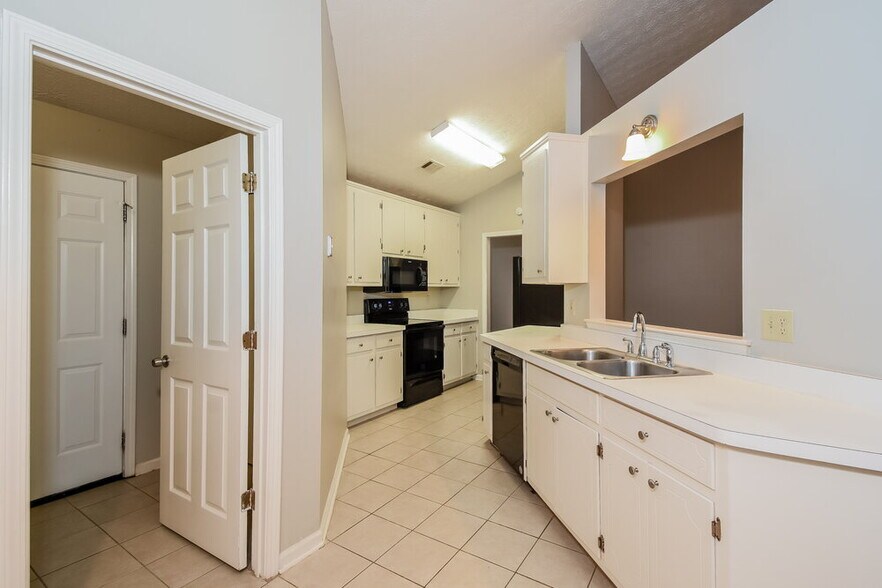 Building Photo - 1171 Lennox Ct NE