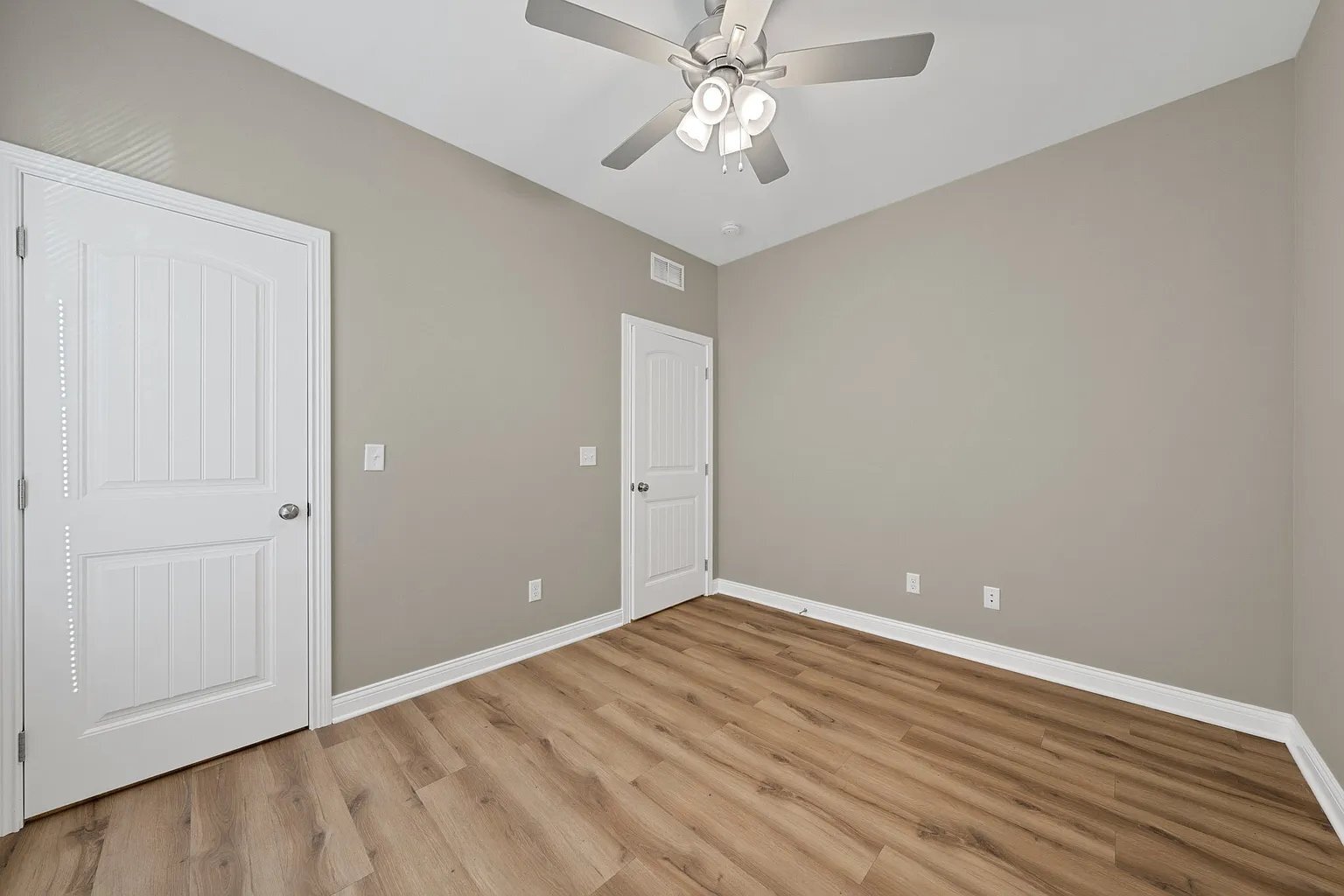 Building Photo - 2613 Cedrus Ave