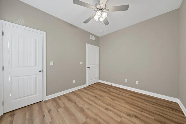 Building Photo - 2613 Cedrus Ave