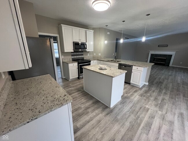 Building Photo - 344 W Columbine Ln