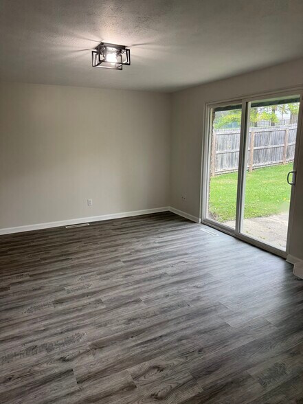 Building Photo - 6210 Alter Rd