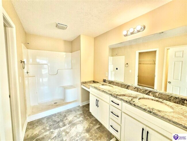 Building Photo - 204 Dixon Cir