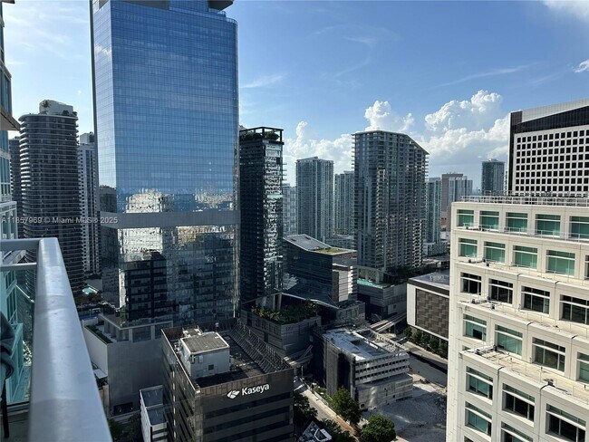 Building Photo - 950 Brickell Bay Dr