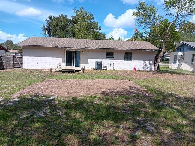 Building Photo - 10024 Shademoor Dr