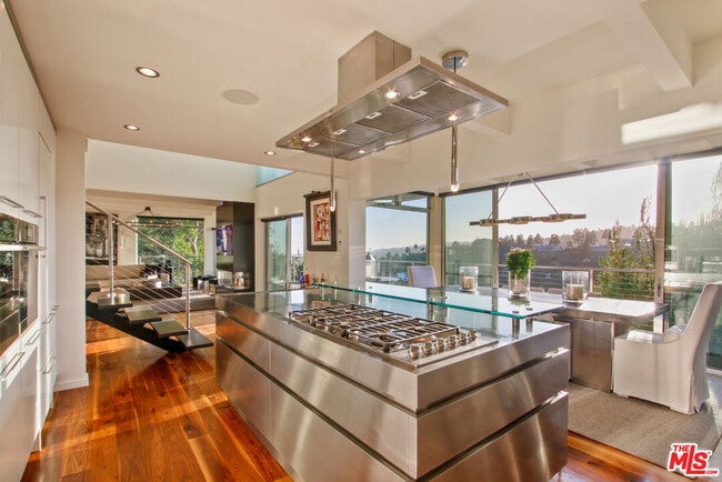 Building Photo - 9416 Beverlycrest Dr