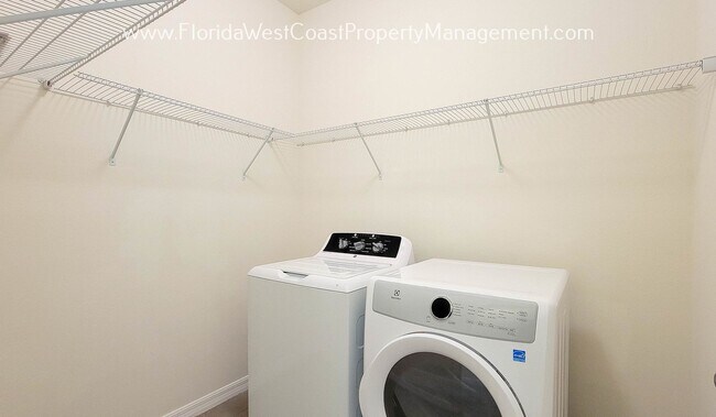 Building Photo - PET FRIENDLY LAKEWOOD RANCH 4 BED/2 BATH H...