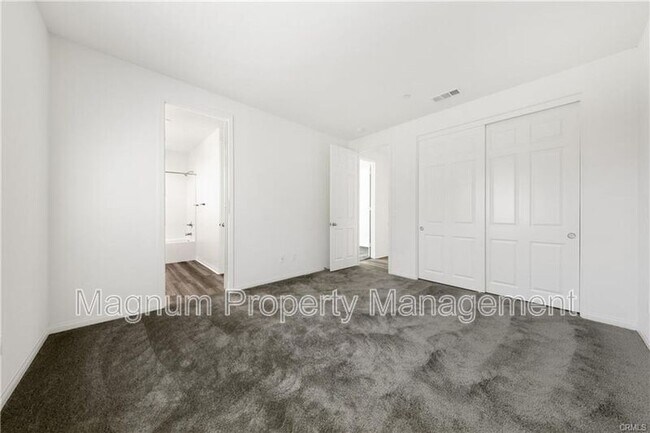 Building Photo - 21122 Saratoga Dr