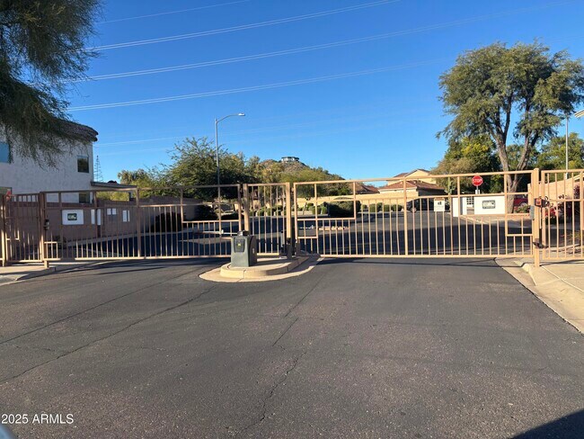 Building Photo - 2221 E Union Hills Dr