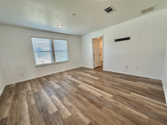 Building Photo - 5703 Finely Run St