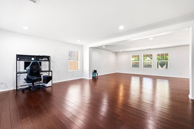 Building Photo - 4 bedrooms / 3 bathroom OPEN floor plan HOUSE for rent in LANCASTER