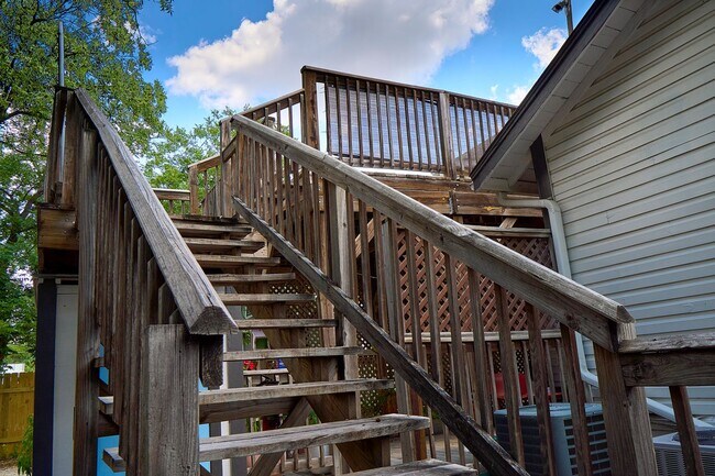 Building Photo - 113/115 Vitra Place