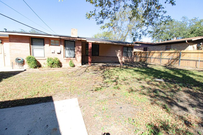 Building Photo - 434 Cosgrove St