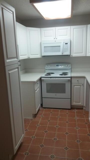 Building Photo - 651 Lyons Rd