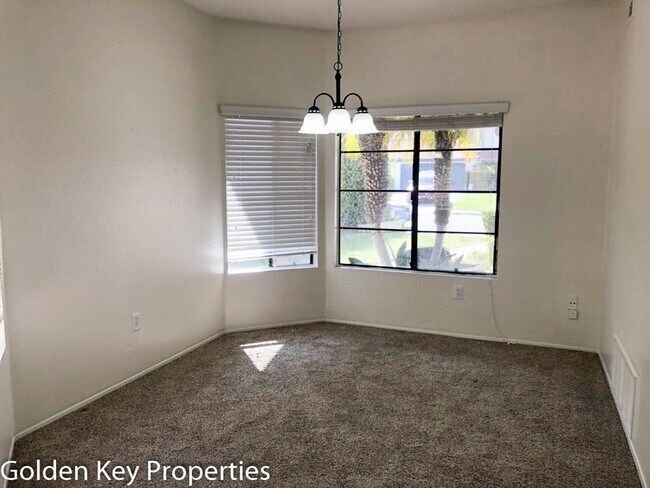 Building Photo - Four-bedroom townhome in The Trails at Cal...