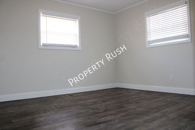 Building Photo - 209 Signal View St