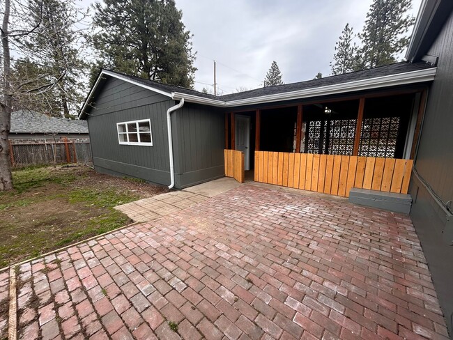 Building Photo - 1333 E 41st Ave
