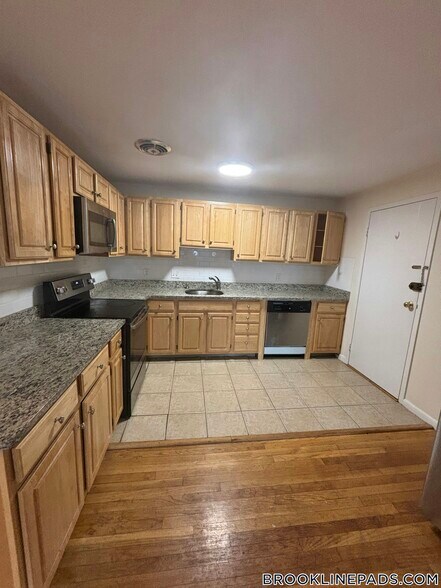 Building Photo - 110 Babcock St