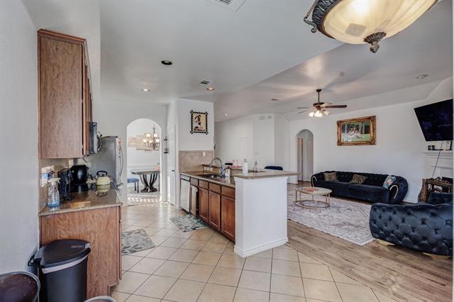 Building Photo - 214 Houston St