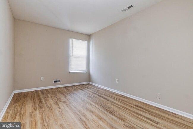 Building Photo - 32 Buena Ct