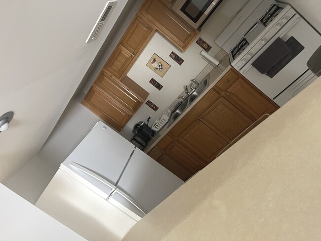 Building Photo - 7825 Banks St