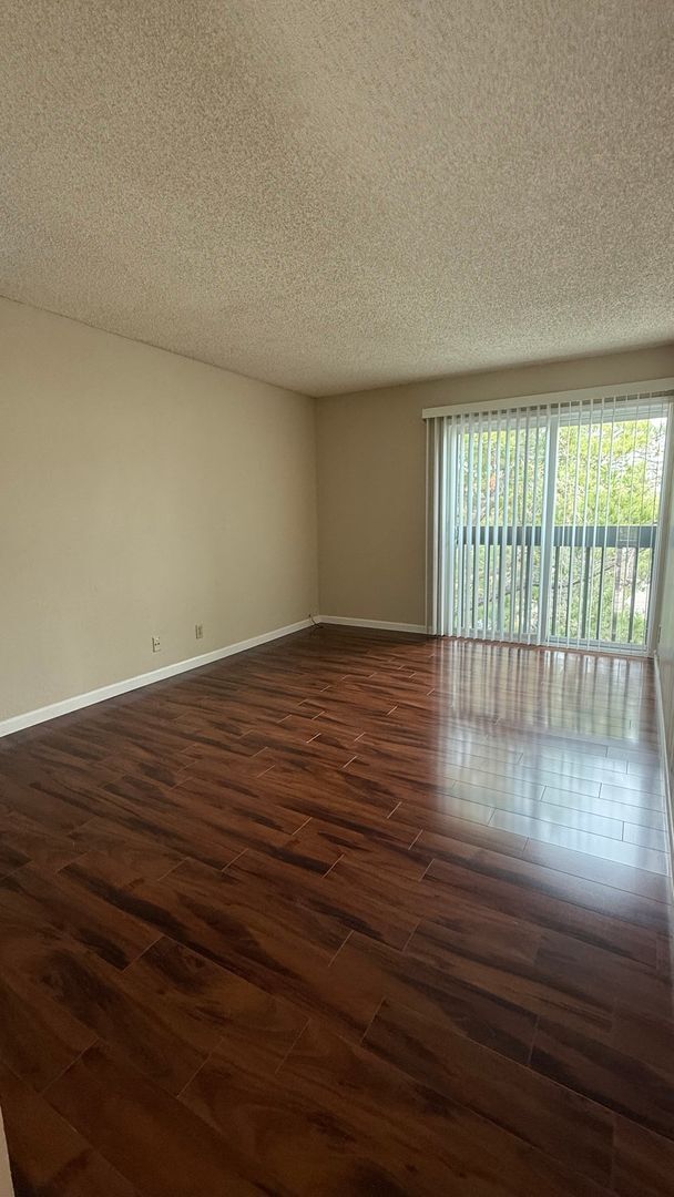 Building Photo - Clean, Comfortable, and Quiet Top-Floor Co...