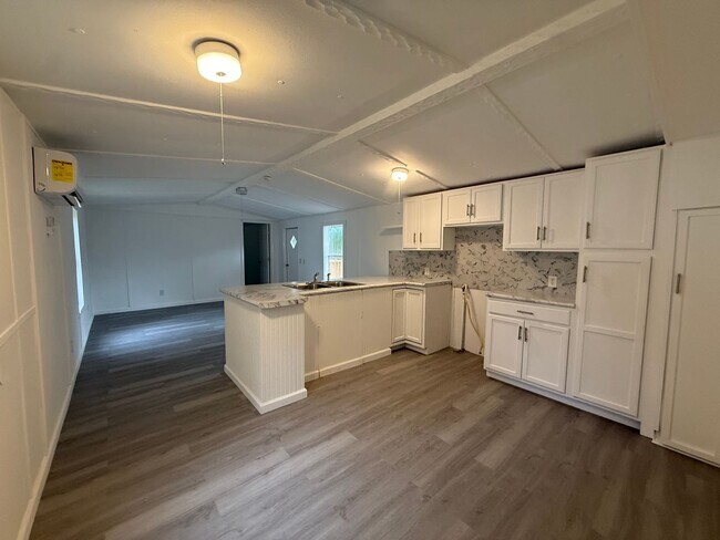Building Photo - 3 Bedrooms, 1.5 Bathroom - Mobile home in Armuchee!