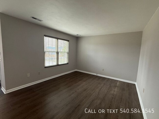 Building Photo - 5015 Polly Hill Ln