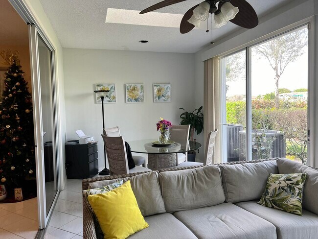 Building Photo - 6787 Via Regina