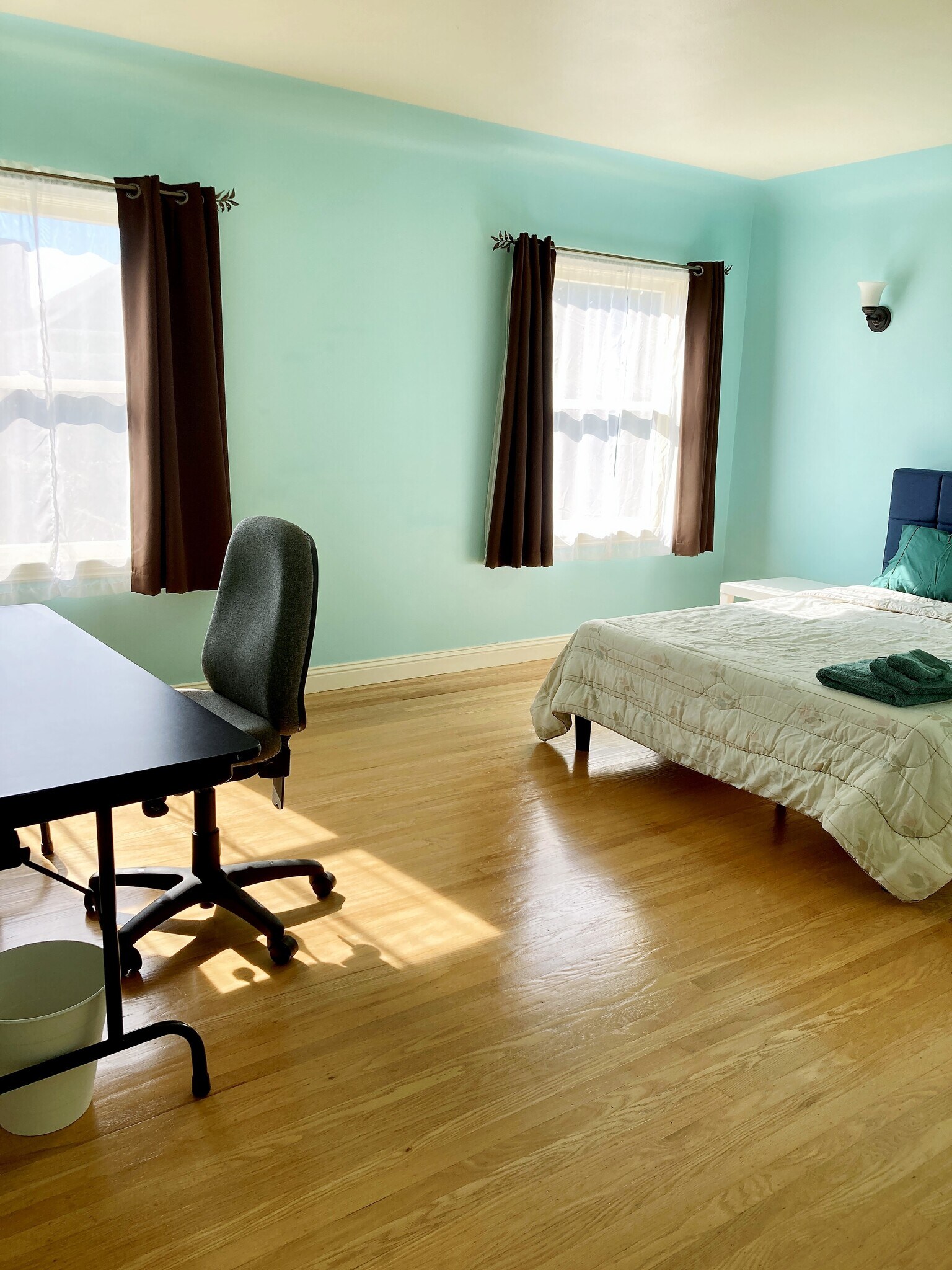 16'x13' Bedroom 3- Queen Bed - Walk-in Closet - 2919 23rd Ave