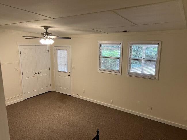 Building Photo - 166 Hart Ave