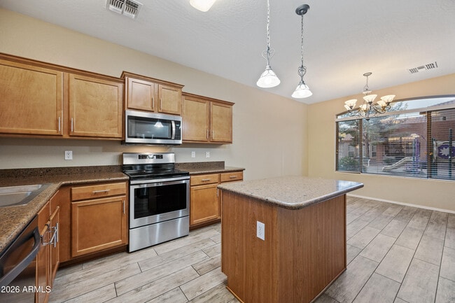 Building Photo - 2600 E Springfield Pl