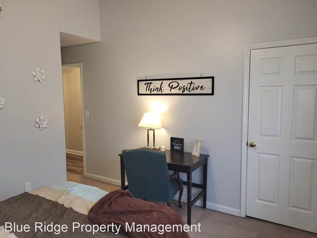Building Photo - 2 br, 1.5 bath House - 104 Autumn Creek Lane