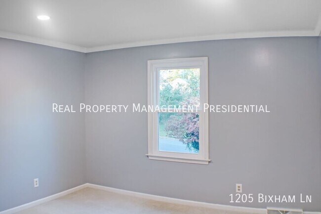 Building Photo - 1205 Bixham Ln