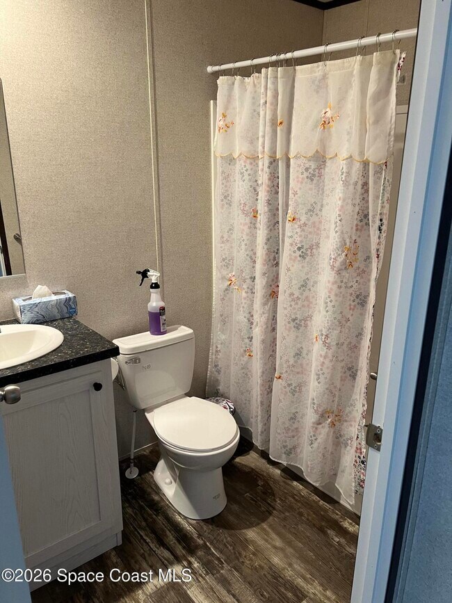 Building Photo - 194 Holiday Park Blvd NE