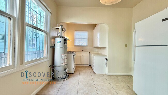 Building Photo - International Blvd. 430-434