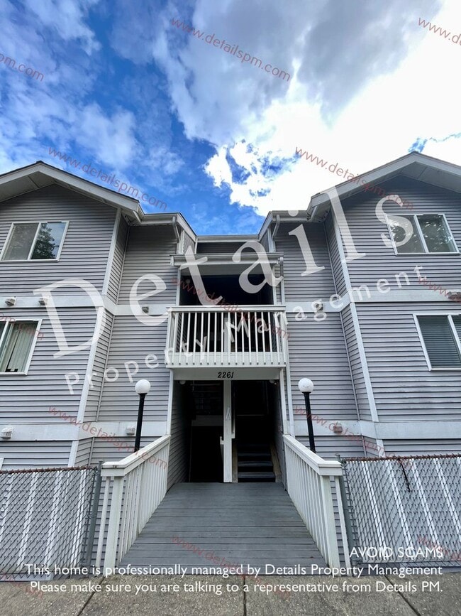 Building Photo - **APPLICATIONS PENDING** 3 BR Top Floor View Condo. Incl W/S/G