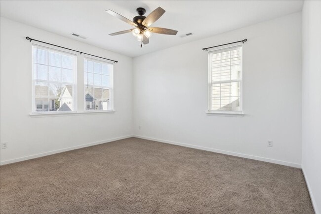 Building Photo - Huntington Pointe