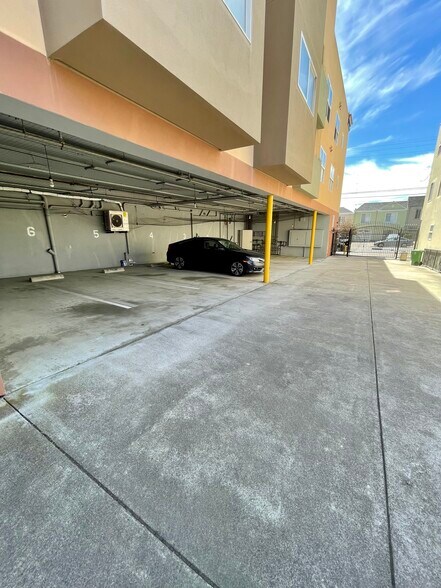 Building Photo - 1798 39th Ave